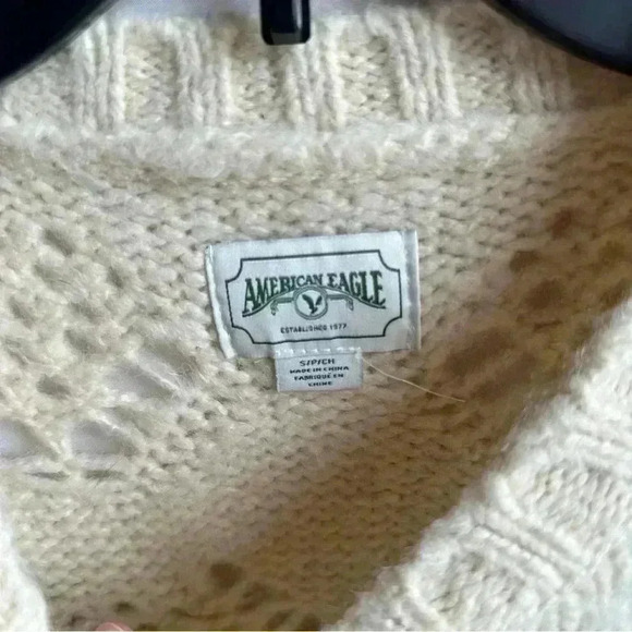 American Eagle Cream Chunky Knit Oversized Crewneck Sweater Size S - Picture 3 of 3